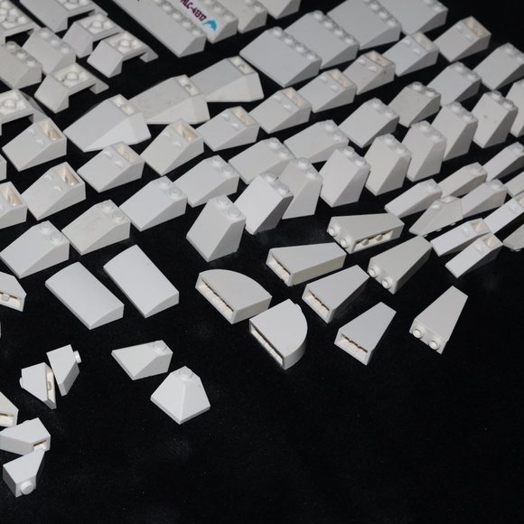 WHITE LEGO ROOF SLOPE BULK LOT - 244 PCS - Picture 11 of 11